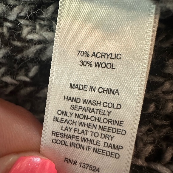 Brand: Express, black/white knitted sweater, size: L - Picture 5 of 10